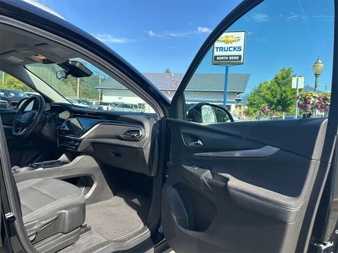 Used 2023 Chevrolet Bolt EUV LT w/ Driver Confidence Package image 13