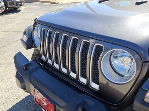 Used 2020 Jeep Wrangler Unlimited Sahara image 13