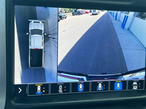 Used 2022 GMC Sierra 3500 SLT w/ SLT Preferred Package image 16