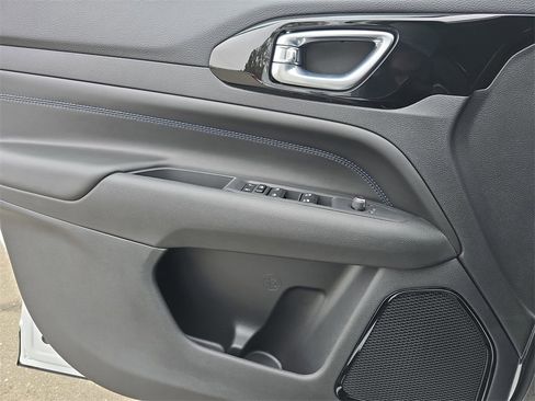 New 2026 Jeep Compass Latitude image 27