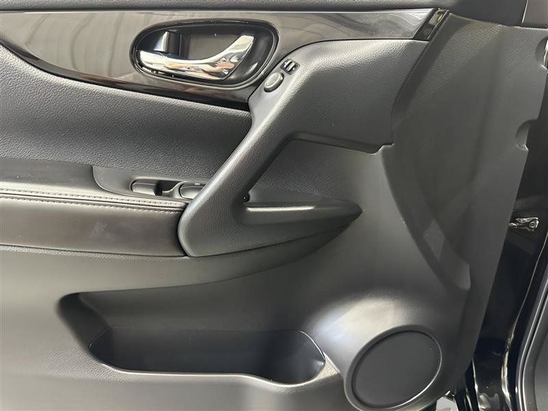 Used 2021 Nissan Rogue Sport SV AWD/4WD image 9