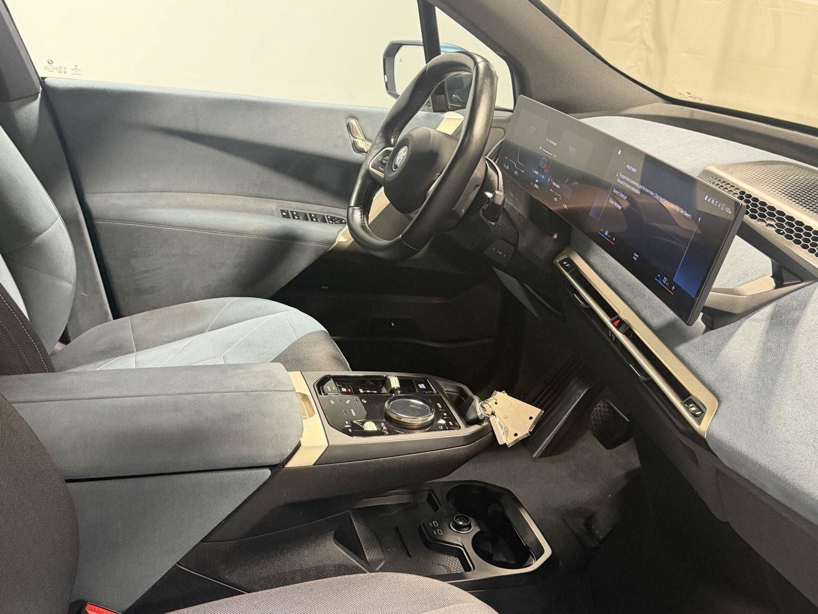 Used 2022 BMW iX xDrive50 w/ Convenience Package AWD/4WD image 8