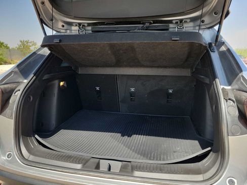 Used 2025 Chevrolet Trax RS w/ Sunroof Package FWD image 23