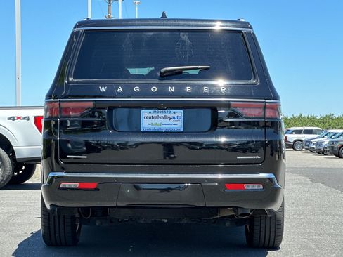 Certified 2023 Jeep Wagoneer L Series II AWD/4WD image 5