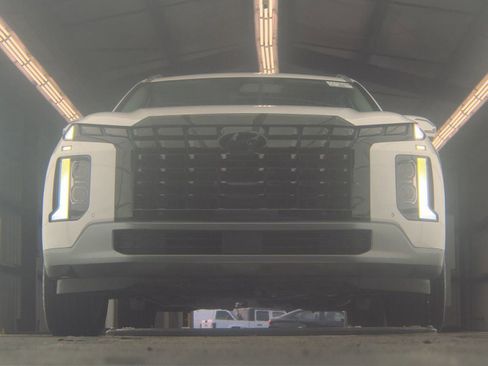 Used 2023 Hyundai Palisade Limited w/ Winter Package image 15