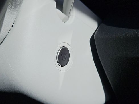 Used 2023 Volkswagen ID.4 Pro S Plus image 16