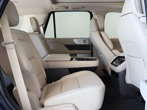 Used 2021 Lincoln Navigator Reserve w/ Luxury Package image 22