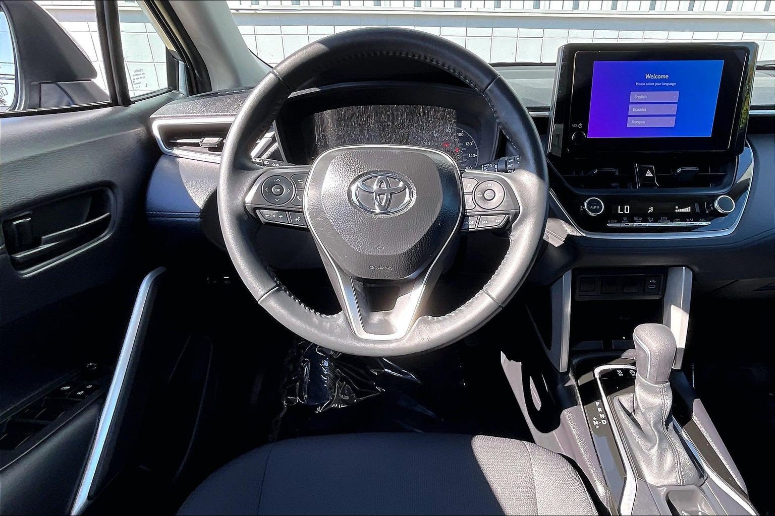 Used 2025 Toyota Corolla Cross LE AWD/4WD image 6