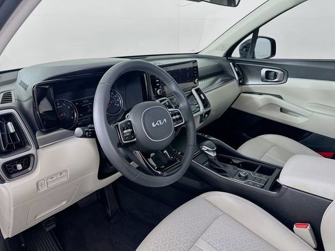 Used 2023 Kia Sorento S w/ Panoramic Sunroof Package FWD image 9