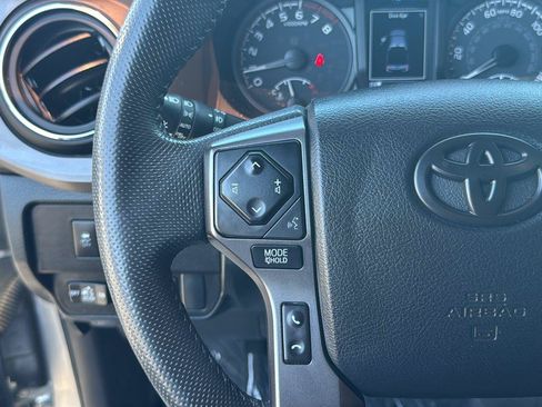 Used 2022 Toyota Tacoma TRD Off-Road AWD/4WD image 19