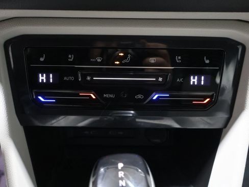 Used 2022 Volkswagen Tiguan SEL R-Line image 34