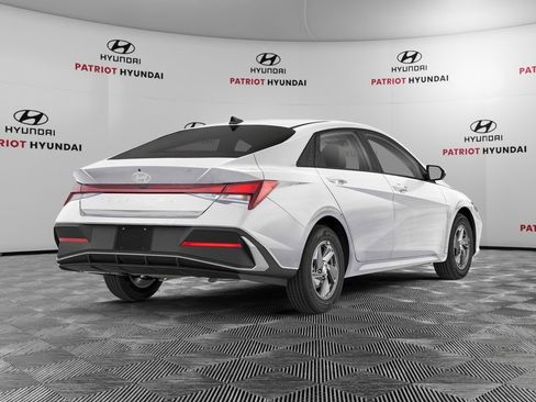 New 2026 Hyundai Elantra SE FWD image 2