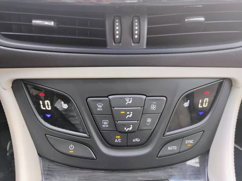 Used 2017 Buick Envision Essence FWD image 21