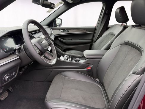 New 2026 Jeep Grand Cherokee Laredo image 9