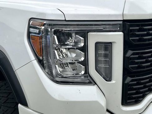 Used 2022 GMC Sierra 2500 Denali w/ Denali Ultimate Package AWD/4WD image 9