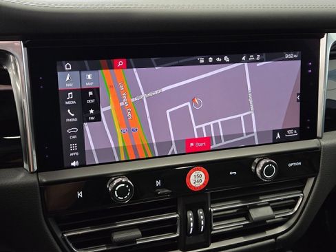 Certified 2026 Porsche Macan Turbo AWD/4WD image 20