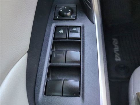 Certified 2019 Toyota RAV4 XLE image 21