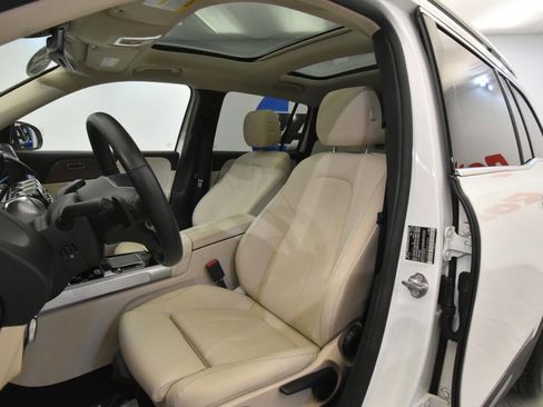 Used 2022 Mercedes-Benz GLB 250 4MATIC w/ Premium Package Lite image 8