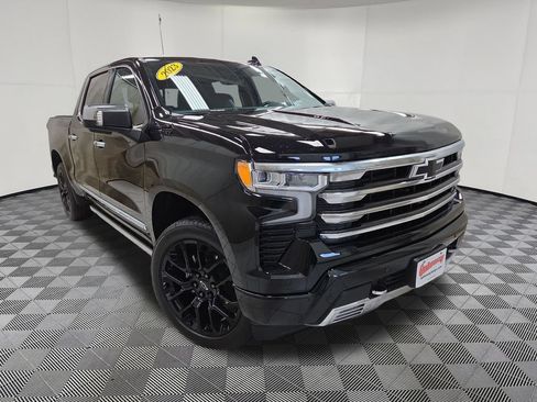 Used 2023 Chevrolet Silverado 1500 High Country w/ Technology Package AWD/4WD image 3