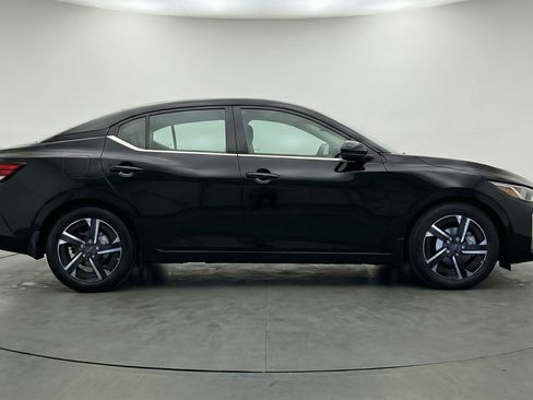 Used 2025 Nissan Sentra SV FWD image 11