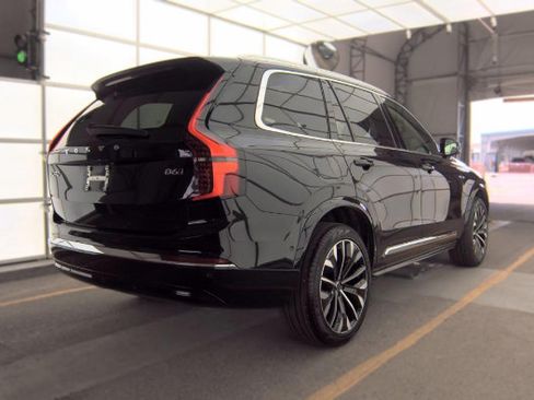 Used 2025 Volvo XC90 B6 Plus AWD/4WD image 2