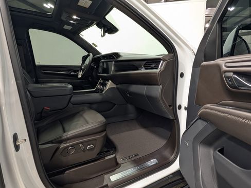 Used 2023 GMC Yukon XL Denali image 24