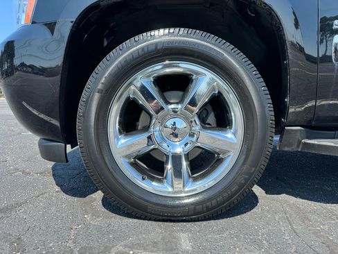 Used 2013 Chevrolet Suburban LTZ image 11