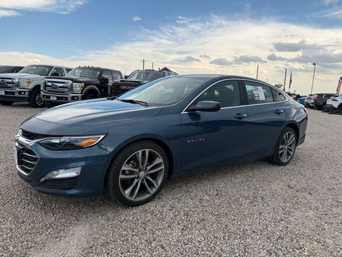 Used 2025 Chevrolet Malibu LT FWD image 4