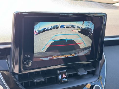 Used 2025 Toyota Corolla LE image 29