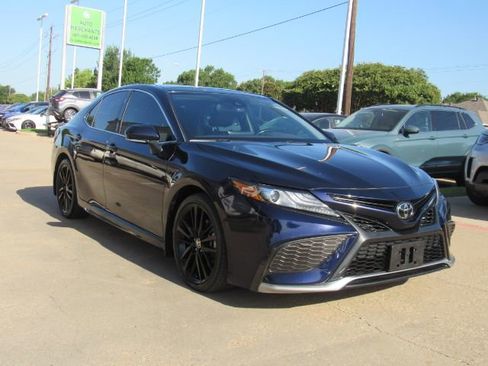 Used 2021 Toyota Camry XSE w/ Carpet Mat Package (TMS) image 4