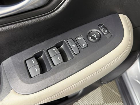 Used 2025 Honda HR-V LX image 24