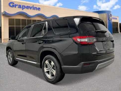 New 2025 Honda Pilot EX-L image 3