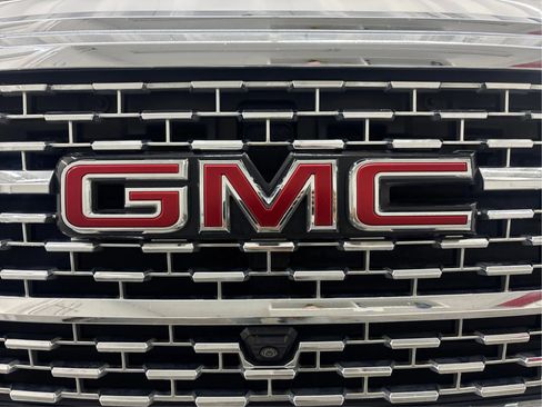 Used 2021 GMC Acadia Denali w/ Denali Technology Package AWD/4WD image 34