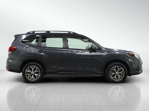 Used 2022 Subaru Forester Premium AWD/4WD image 6