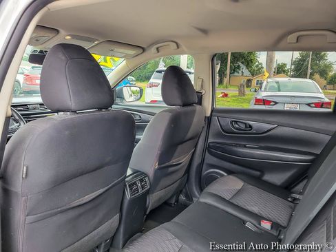 Used 2020 Nissan Rogue S FWD image 12