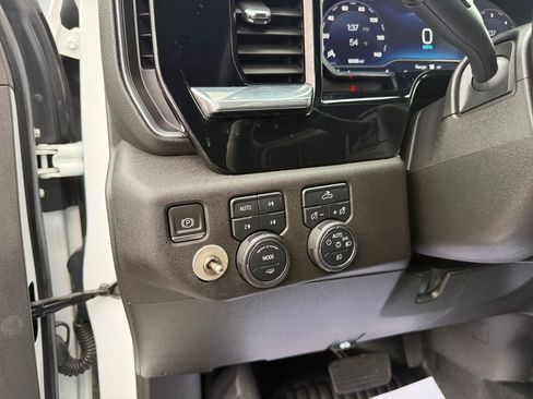 Used 2024 Chevrolet Silverado 3500 LT image 18