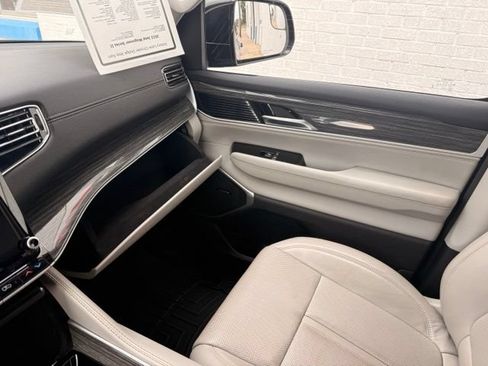 Used 2022 Jeep Wagoneer Series II AWD/4WD image 13