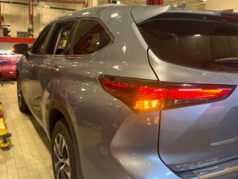 Used 2023 Toyota Highlander XLE image 9