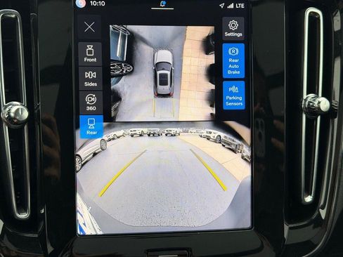 Certified 2025 Volvo XC40 B5 Plus AWD/4WD image 21