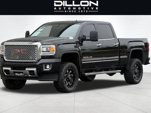 Used 2015 GMC Sierra 2500 Denali w/ Suspension Package, Off-Road AWD/4WD image 8