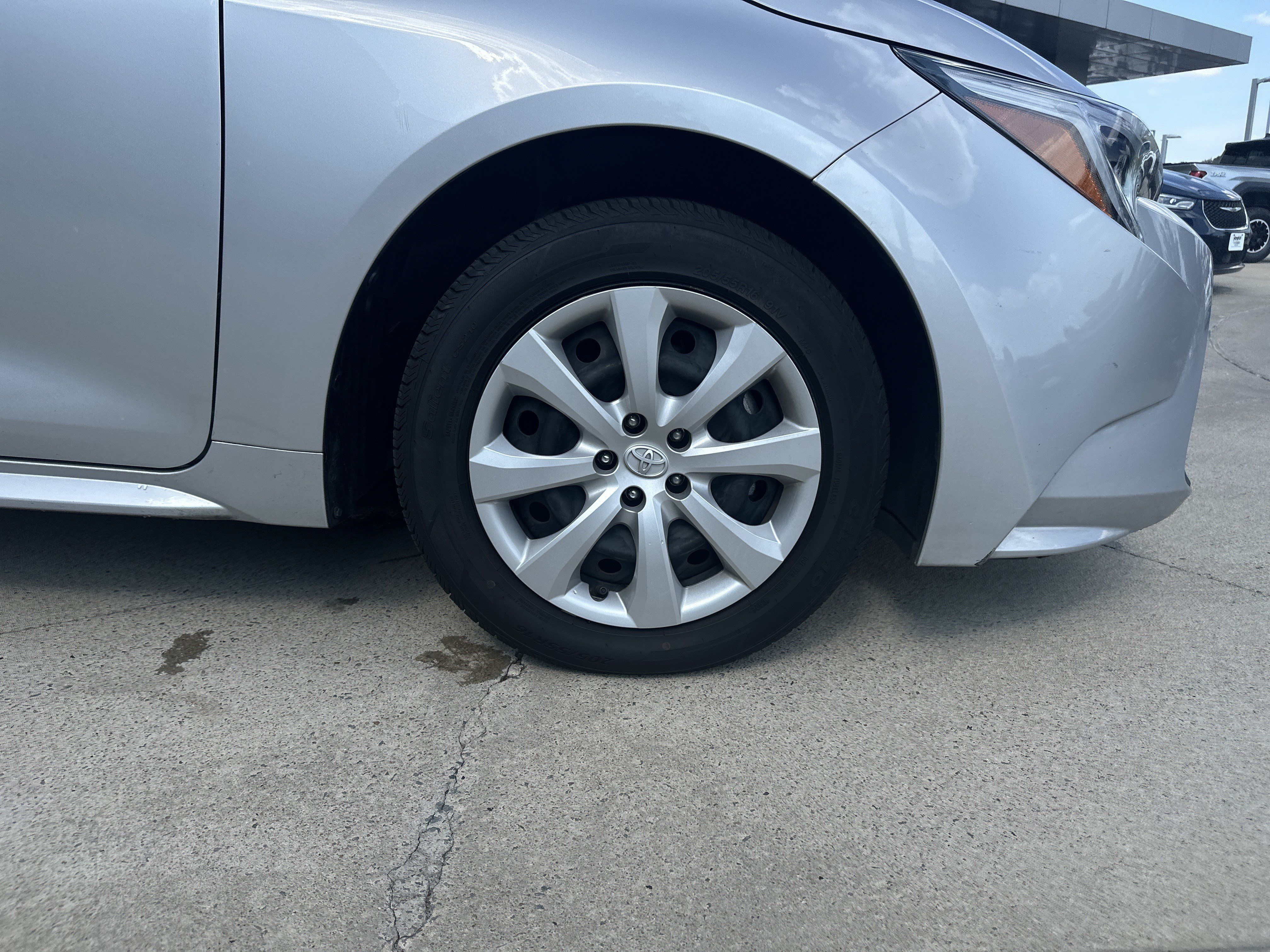 Used 2025 Toyota Corolla LE FWD image 35