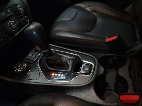 Used 2020 Jeep Cherokee Limited AWD/4WD image 26