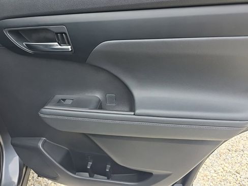Certified 2021 Toyota Highlander XLE AWD/4WD image 17