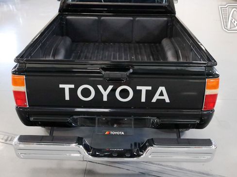 Used 1987 Toyota Pickup 2WD Regular Cab image 32