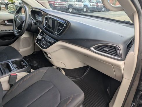 Used 2018 Chrysler Pacifica Touring Plus w/ Tire & Wheel Group image 19