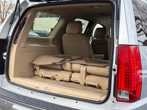 Used 2013 Cadillac Escalade Luxury image 10