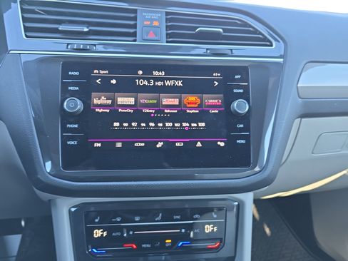 Used 2024 Volkswagen Tiguan SE R-Line image 19