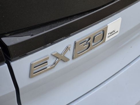 New 2026 Volvo EX30 Cross Country Ultra image 13