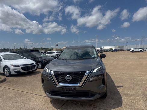 Used 2023 Nissan Rogue S image 4