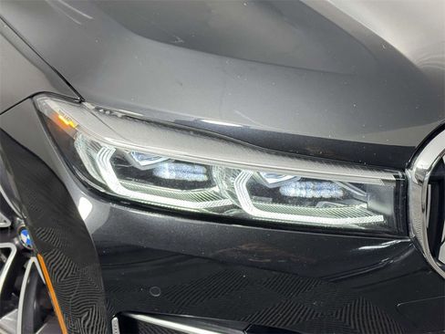 Used 2022 BMW 750i xDrive image 15